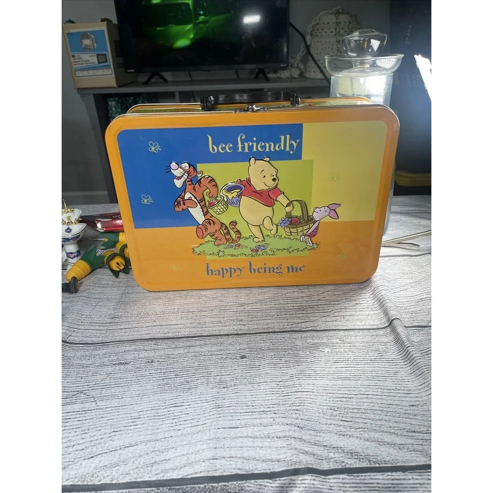 Winnie The Pooh Bee Friendly